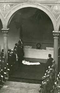 Perc. 2. Tema 1, Foto A, Il drappo